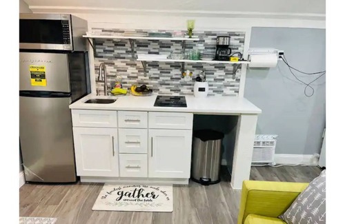 Pine Hills Apartamento | Luxury Lake View Studio Apartment