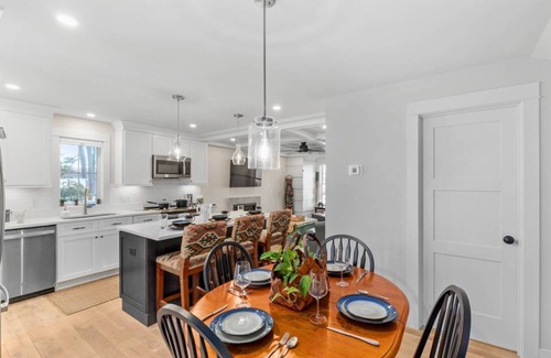 Laconia Condominio | Luxury Lake Winnipesauke Waterfront with dock. 9mi Gunstock. Near Margate, Weirs