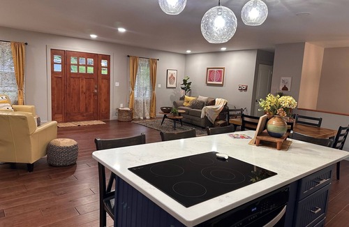 Highland Center Casa | Luxury Lakefront Escape at Lake Keomah near Oskaloosa Iowa