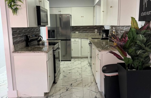 Orlando Casa | Luxury Lakefront Pool Near Orlando Airport & Disney