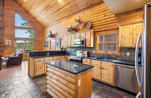 Lampe Chalet De Esquí | Chalet de lujo frente al lago ~ 2 piscinas ~ Amenidades GRATUITAS ~ Muelle ~ Kayaks ~ MiniGolf ~ Tobogán acuático