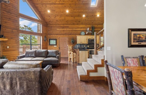 Lampe Chalet De Esquí | Chalet de lujo frente al lago ~ 2 piscinas ~ Amenidades GRATUITAS ~ Muelle ~ Kayaks ~ MiniGolf ~ Tobogán acuático