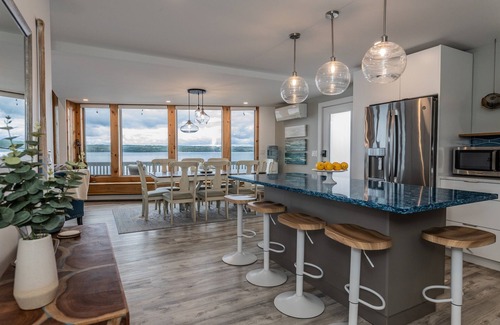 Town of Ledyard Casa | Luxury Lakefront Retreat | Huge Dock!