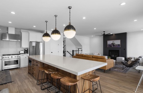 Ogden Casa | Luxury Lakefront Ski Home Close to 3 Epic Ski Resorts ⛷️