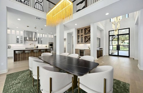 Leander Casa | Luxury Lakefront Travis -Heated Pool/Games/Theater