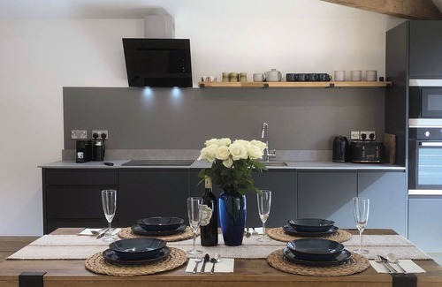 Penrith Casa | Luxury lakeside setting sleeping four guests in two bedrooms both with ensuites.