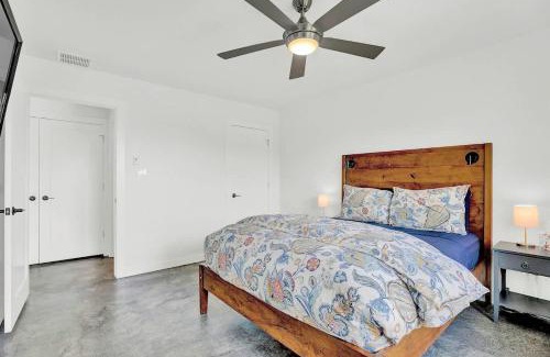 Point Venture Casa | Luxury Lakeview Home w/Pool & Beach Access! - Not Active
