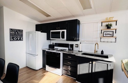 Sherkston Cabaña | Luxury Lakeview Modern 3 Bedroom Cottage at Sherkston Shores.