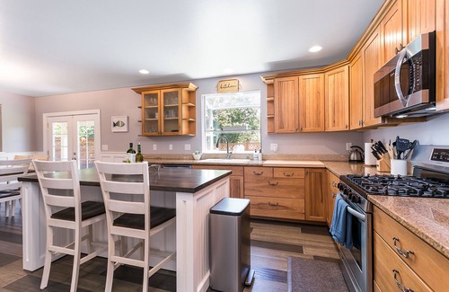 Blaine Casa | Luxury, large family oceanside community home on Birch Bay with beach access