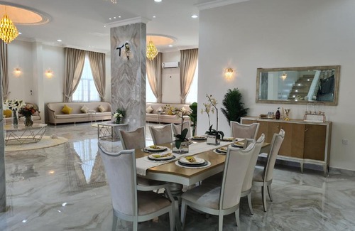 Doha Villa | Luxury Large Furnished Villa