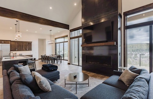 San Juan River Village Casa | Luxury Listing | A/C, Hot Tub, Close to Skiing, Incredible Mountain Views