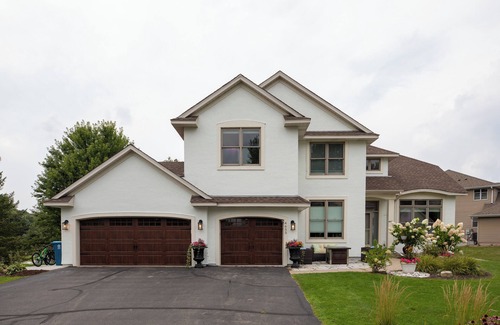 Eagan Casa | Luxury Living - Spacious & Deluxe Home