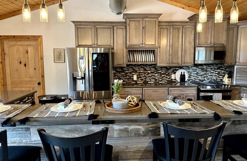 Waynoka Cabina | Luxury Lodge near Little Sahara. Perfect for Outdoor Adventure & Family Retreats