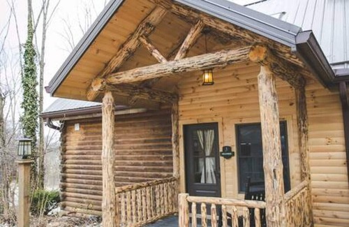 Millersburg Apartamento | Luxury Lodge Suite with Jacuzzi - Near Berlin Ohio