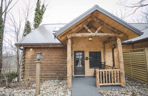 Millersburg Apartamento | Luxury Lodge Suite with Jacuzzi - Near Berlin Ohio
