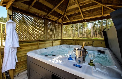Ryther Apartamento | Lujoso-Lodge-With Hot Tub-Vista al bosque-Baño privado con ducha
