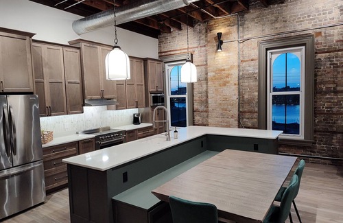 Oshkosh Condominio | Luxury Loft Riverfront Condo, prime Oshkosh location with spacious rooftop patio