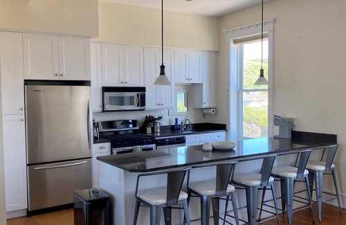 Red Lodge Condominio | Luxury lofted 2-bedroom downtown condo in beautiful Red Lodge with WiFi, AC