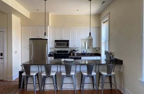 Red Lodge Condominio | Luxury lofted 2-bedroom downtown condo in beautiful Red Lodge with WiFi, AC