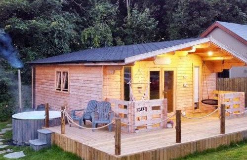 Moville Chalet De Esquí | Luxury log cabin with wood fired hot tub