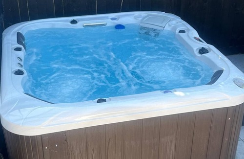 Victoria Park Casa | Luxury Long-stay House in Central Cardiff with Hot Tub