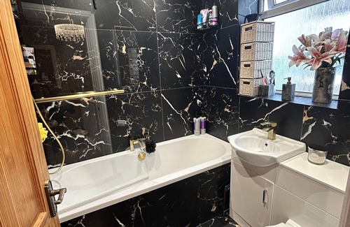 Victoria Park Casa | Luxury Long-stay House in Central Cardiff with Hot Tub