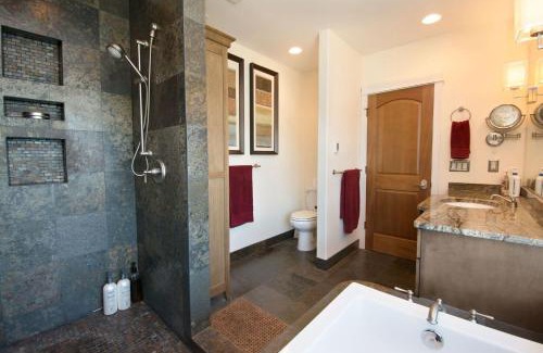 Union Casa | Luxury Lookout Hood Canal Vacation Rental