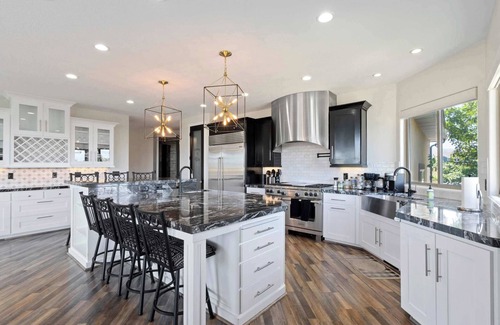 Draper Casa | Luxury Mansion *Sleeps 20 *Pool *SportCrt *Theater