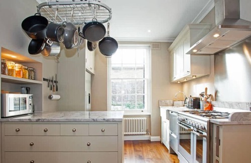 St. Johns Wood Apartamento | Luxury Marylebone Flat with Private Garden!