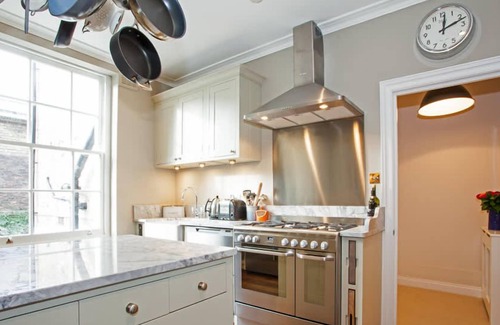 St. Johns Wood Apartamento | Luxury Marylebone Flat with Private Garden!