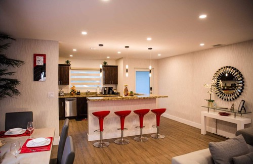 Ives Estates Villa | Luxury Miami Villa /Beach /9Bds /Heated POOL /BBQ / Firepit / Games / Golf