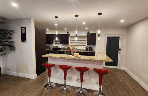 Ives Estates Villa | Luxury Miami Villa /Beach /9Bds /Heated POOL /BBQ / Firepit / Games / Golf