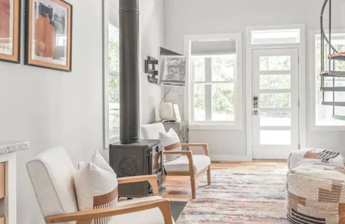 Lake Lure Casa | Luxury Modern 2BR+Loft Cabin near Chimney Rock!