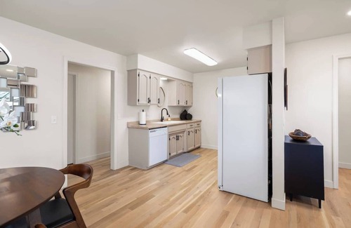 Brookline Station Apartamento | Luxury Modern 2BR W/ Garage