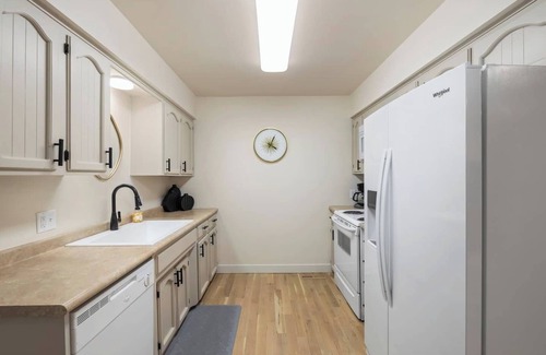Brookline Station Apartamento | Luxury Modern 2BR W/ Garage