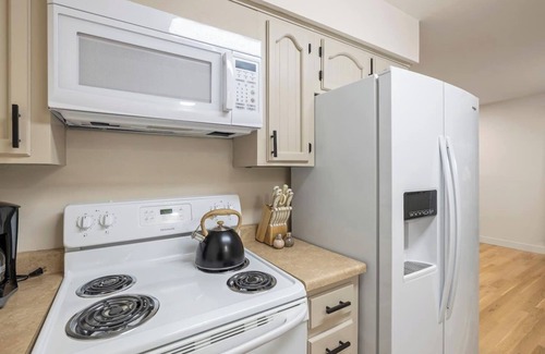 Brookline Station Apartamento | Luxury Modern 2BR W/ Garage