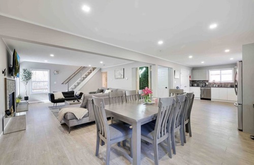 Tobyhanna Casa | Luxury Modern 6BR Pocono Home Near All Attractions