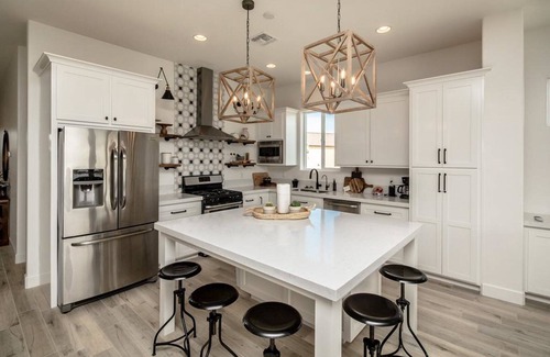 Mohave Valley Casa | LUJO MODERNO DREAM HOME, recién construido Water Front 4 bdm Oasis + Vistas + Pool Table