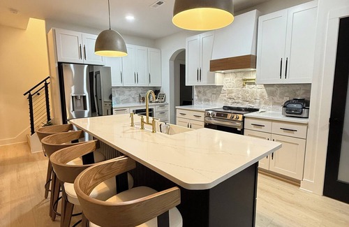 Fayetteville Casa | Luxury FarmhouseRetreat