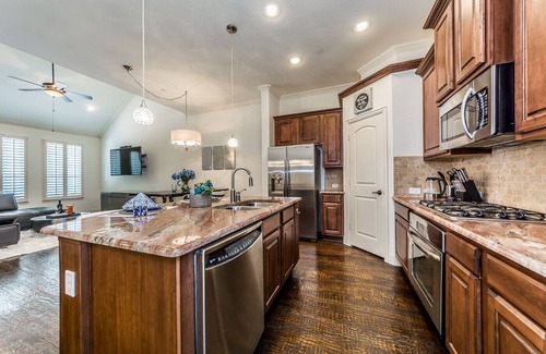 Legacy Park Casa | ¡Séptimo día GRATIS! Casa de pueblo de lujo en tiendas en Legacy