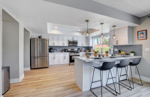 Paradise Casa | Hogar moderno personalizado + piscina, spa, golf (para 16)