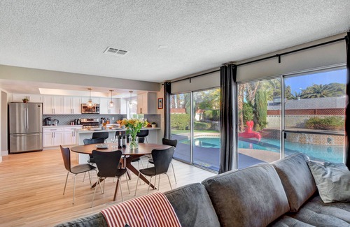 Paradise Casa | Hogar moderno personalizado + piscina, spa, golf (para 16)