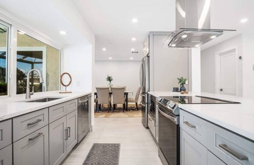 Marco Island Villa | Luxury Modern Waterfront 3 BR/ 8 guest Villa W/ Pool, Stunning View, 5 Min-Beach