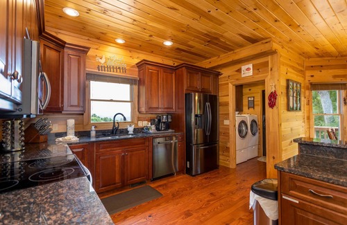 Marion Cabina | Luxury Mountain Cabin on 10 Acres