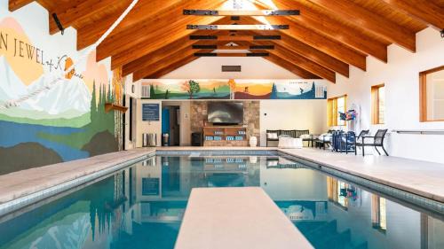 Keystone Casa | Luxury Mountain Estate w Indoor Pool Gym Hot Tub Near Keystone Sleeps 21
