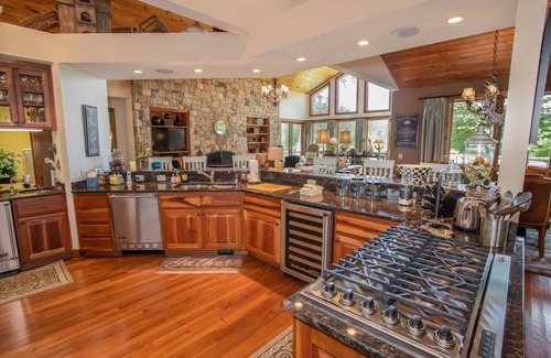 Linville Ridge Casa | Mtn Home de lujo en Linville Ridge, 4BR Suites, vistas, jacuzzi, cerca de las laderas de Sugar Mtn