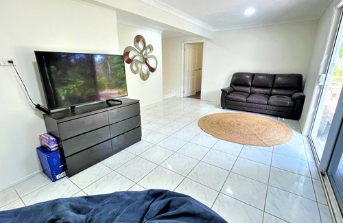 Winmalee Casa | Luxury Mountain Retreat, Swimming Pool, A/C with Forest Views