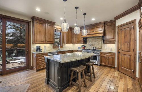 Deer Valley Casa | Luxury Mountain Retreat with Hot Tub in Park City