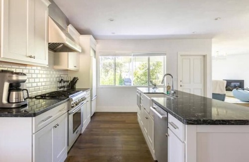 Napa Casa | Luxury Napa Estate with Private Vineyard & Lake