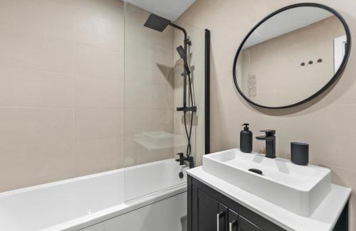 Sheldon Apartamento | Luxury NEC and Birmingham Airport Apartment